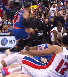 开云体育-明目张胆？尼克斯连续两年季后赛被裁判“保送”胜利