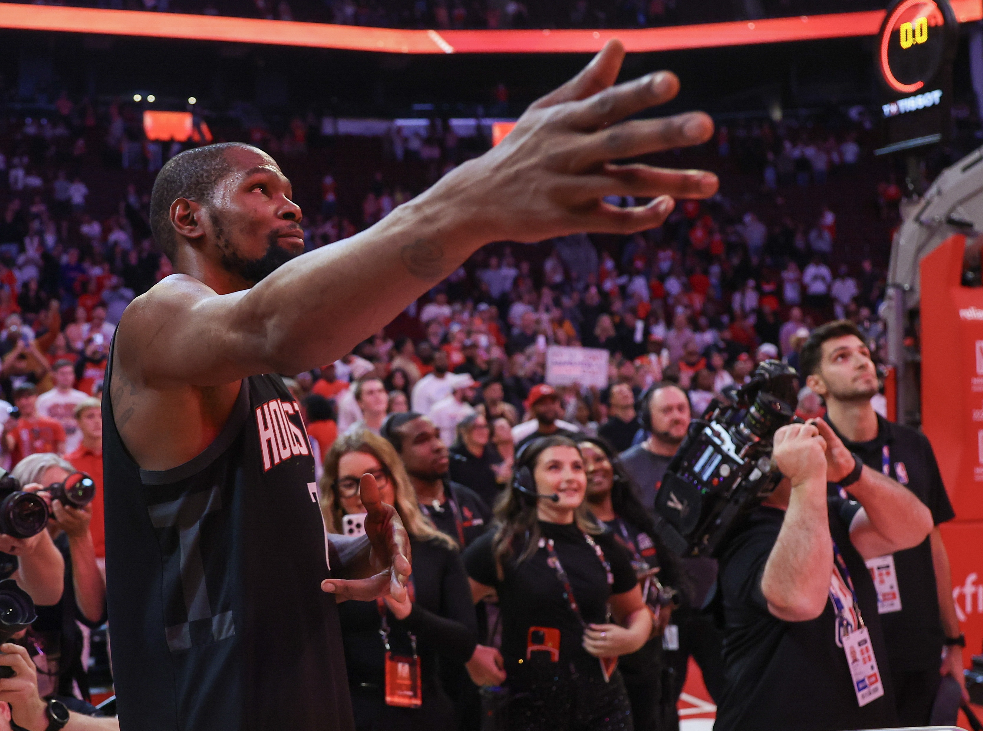 kaiyun sports-爱德华兹缺阵！ESPN明日胜率预测：火箭为55.7% 森林狼44.3%