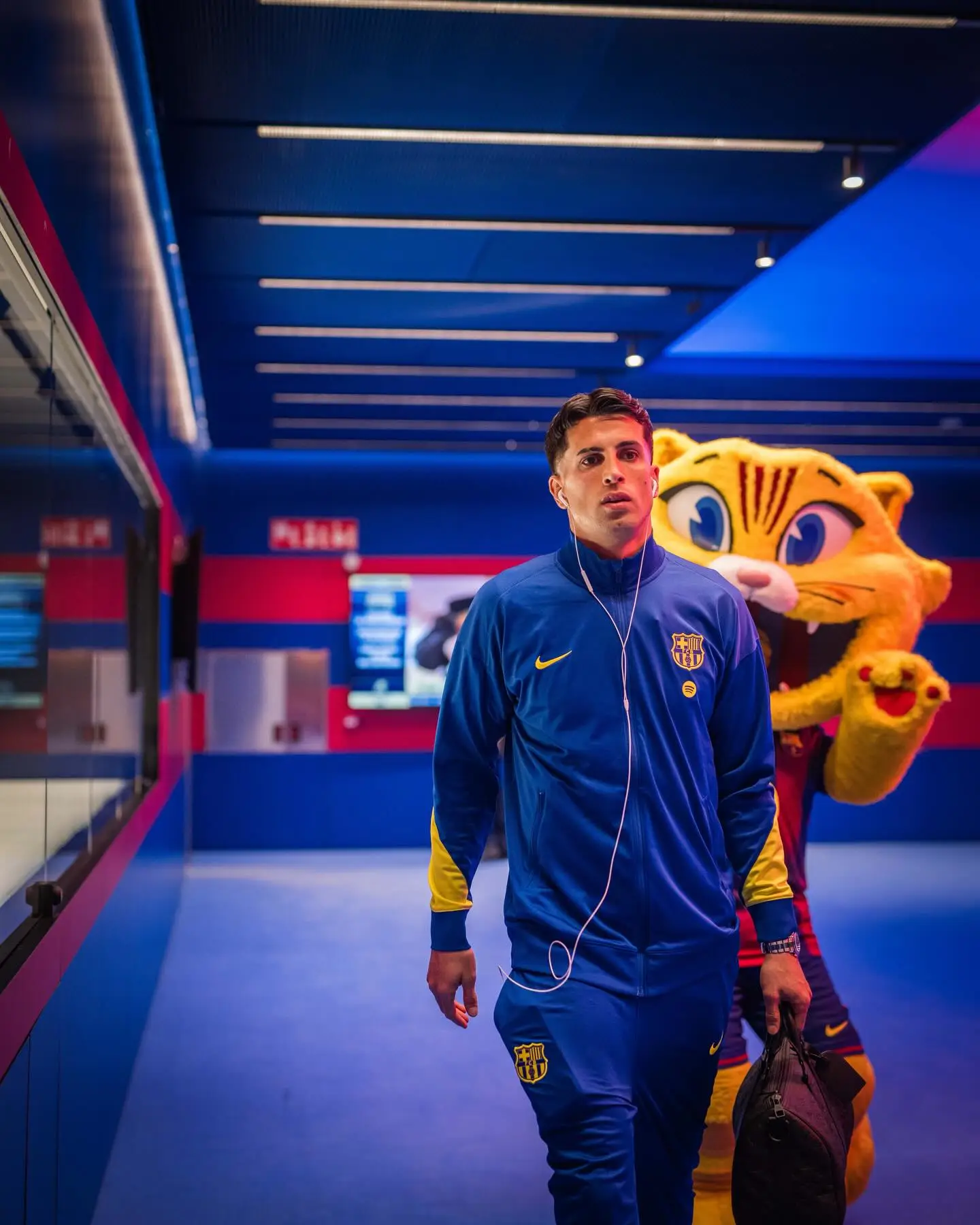 官方网站-造点＋破门，坎塞洛赛后更新社媒，发布图集庆祝胜利